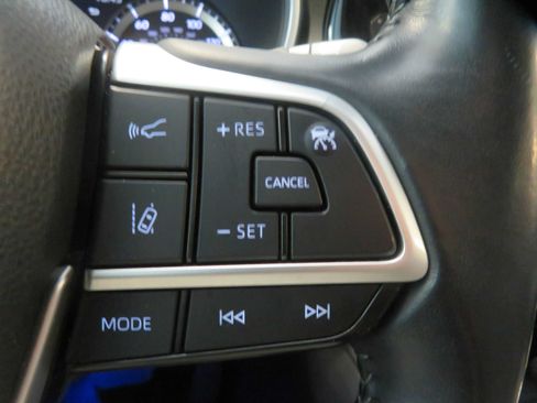 Used 2023 Toyota Highlander XLE FWD image 38