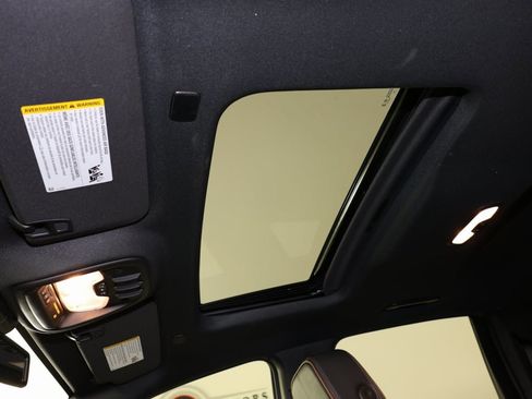 Used 2024 GMC Canyon AT4 w/ AT4 Premium Package image 13