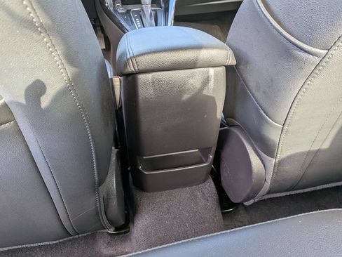 Used 2018 Ford Focus Titanium w/ Titanium Technology Package FWD image 18