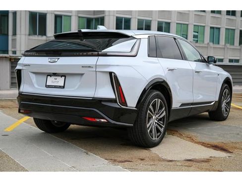 New 2026 Cadillac Lyriq Luxury image 7