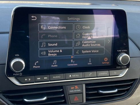 Used 2025 Nissan Altima 2.5 SV image 19