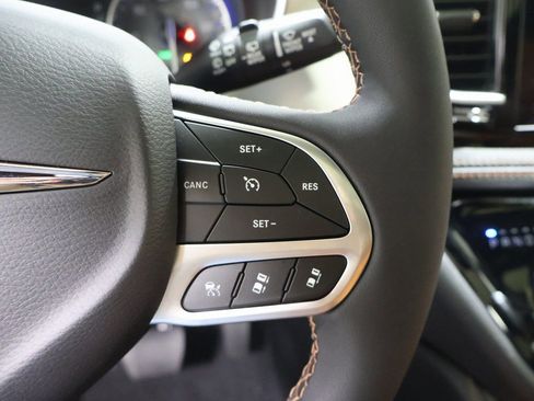 New 2026 Chrysler Pacifica Pinnacle w/ Trailer Tow Group image 32