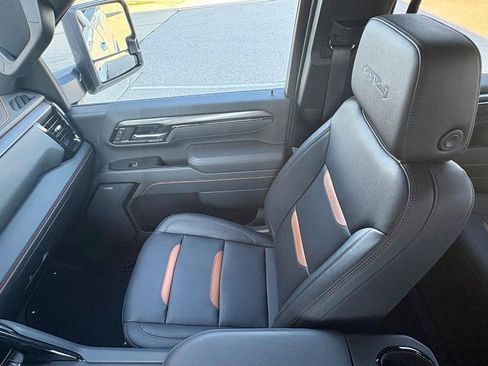 Used 2025 GMC Sierra 2500 AT4 image 16