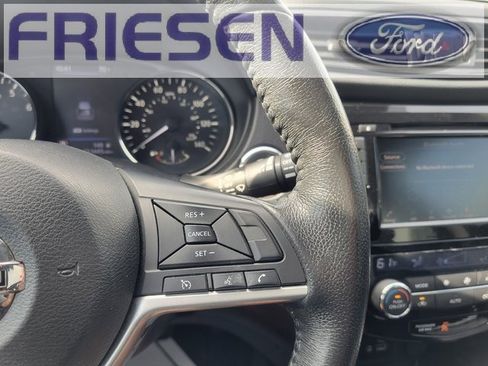 Used 2019 Nissan Rogue SV image 14