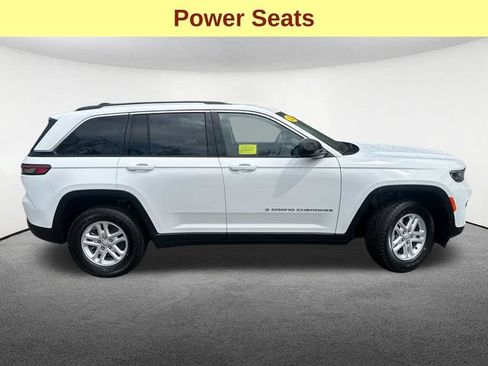 Used 2023 Jeep Grand Cherokee Laredo w/ Luxury Tech Group I AWD/4WD image 11