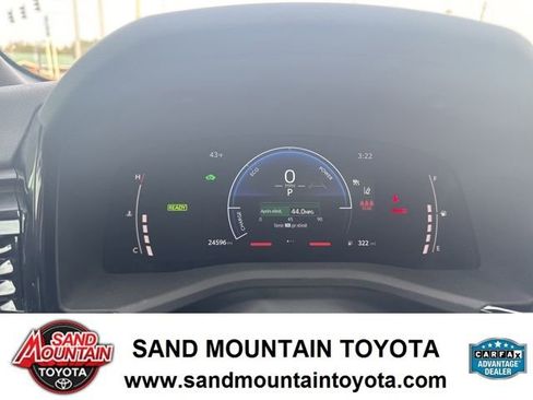 Used 2025 Toyota Camry SE w/ Convenience Package image 18
