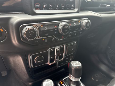 Used 2021 Jeep Wrangler Unlimited Sahara AWD/4WD image 28