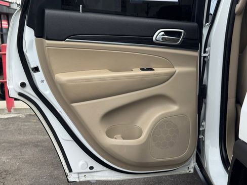 Used 2019 Jeep Grand Cherokee Limited w/ Luxury Group II image 28