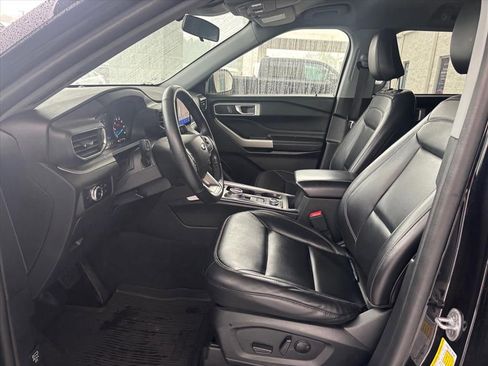 Used 2022 Ford Explorer XLT w/ Equipment Group 202A AWD/4WD image 9