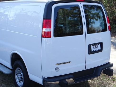 Used 2024 Chevrolet Express 2500 w/ Driver Convenience Package image 33