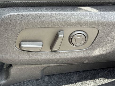 Used 2026 Kia Carnival FWD image 14