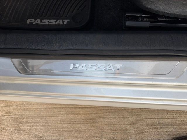 Used 2017 Volkswagen Passat 1.8T SE FWD image 8