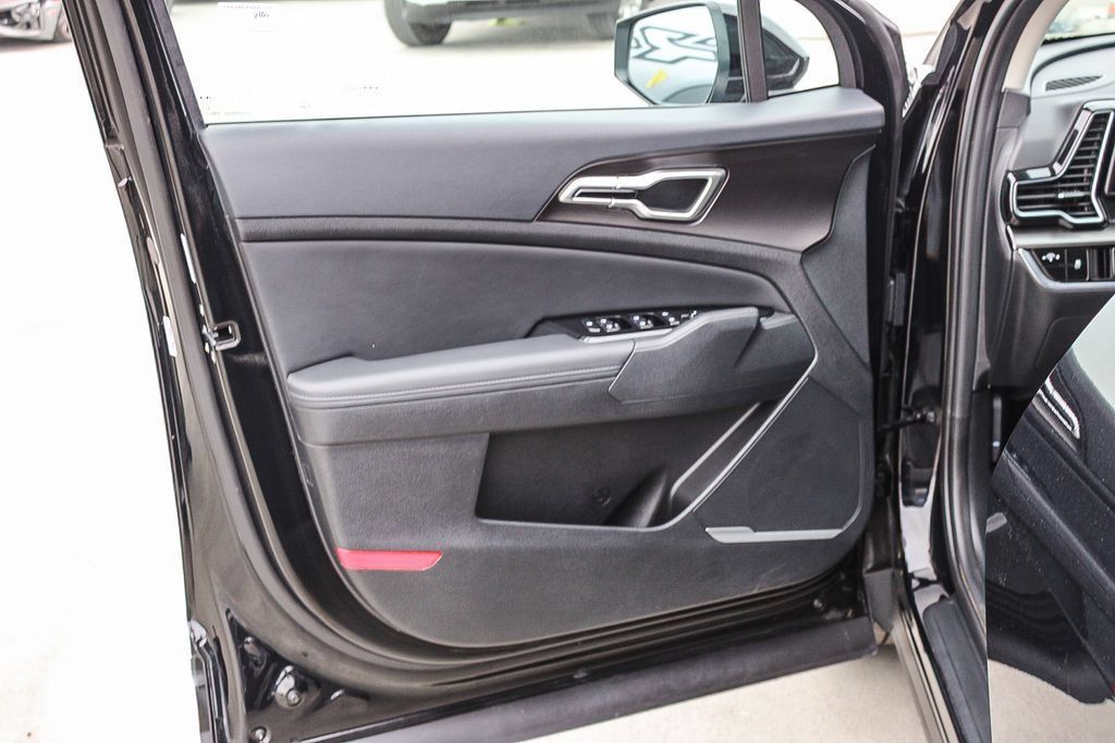 Used 2025 Kia Sportage EX FWD image 22