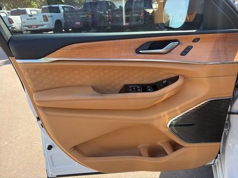 Used 2023 Jeep Grand Cherokee L Summit image 17