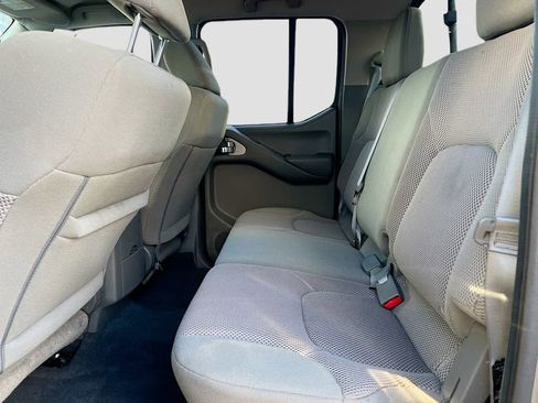 Used 2020 Nissan Frontier SV w/ Midnight Edition Floor Mats RWD image 23