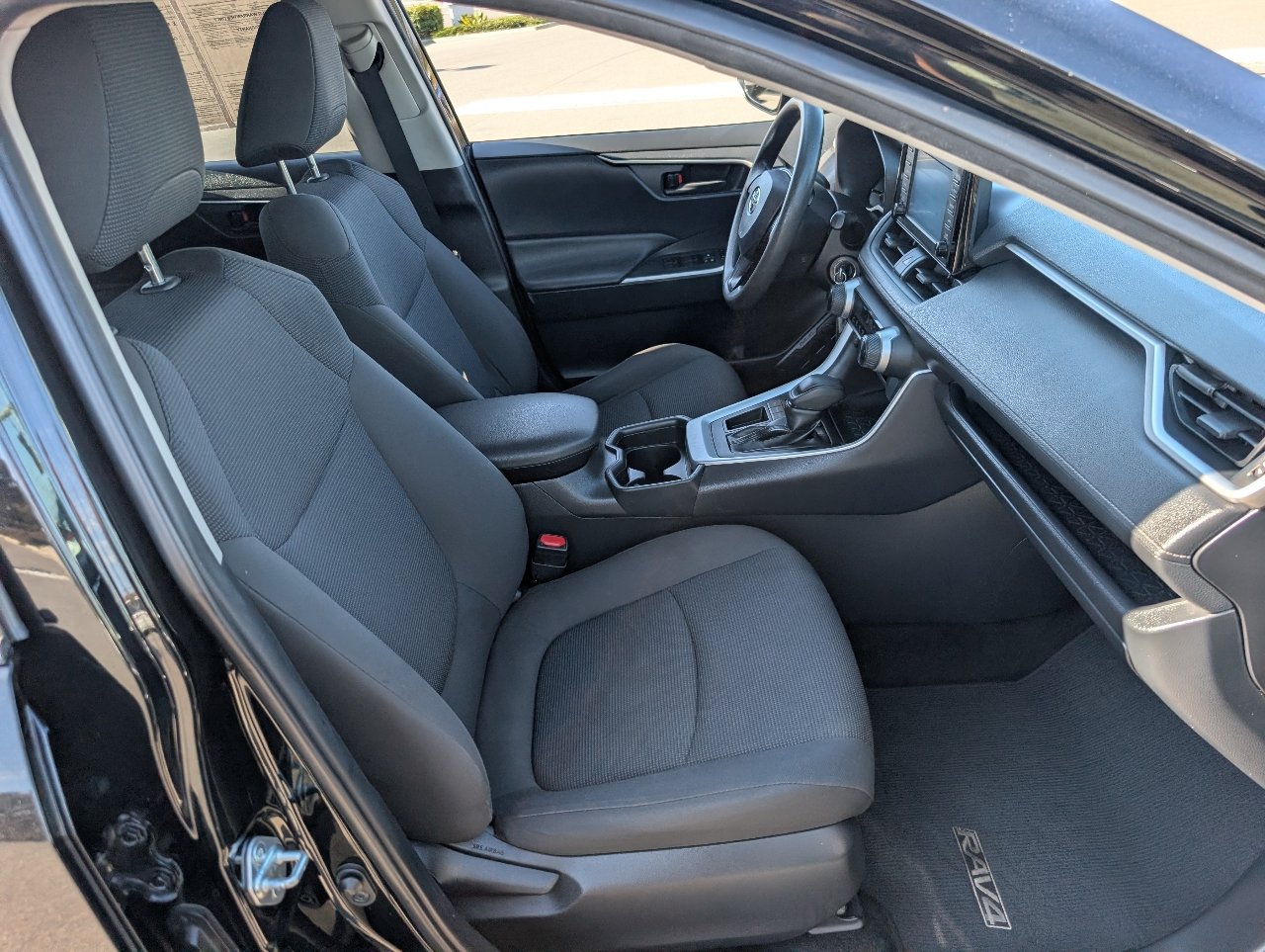 Used 2019 Toyota RAV4 LE w/ Carpet Mat Package FWD image 8