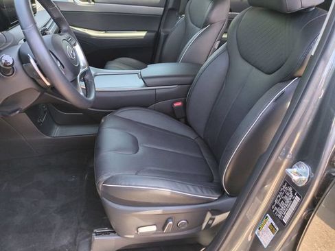 Used 2024 Hyundai Palisade SEL w/ Premium Package FWD image 12