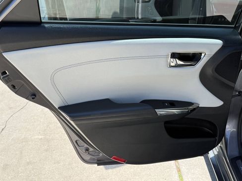 Used 2016 Toyota Avalon Limited w/ Toyota Safety Sense Package FWD image 20