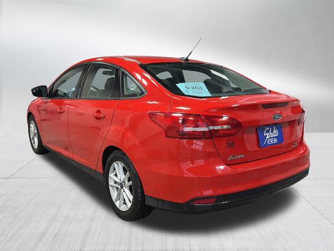 Used 2015 Ford Focus SE w/ SE Cold Weather Package image 5