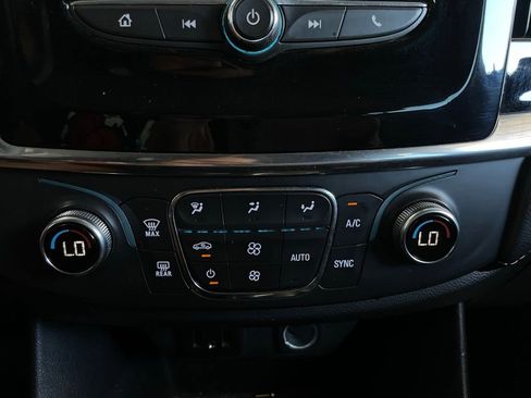 Used 2021 Chevrolet Traverse LS image 32