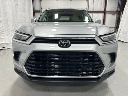 Used 2025 Toyota Grand Highlander AWD image 2