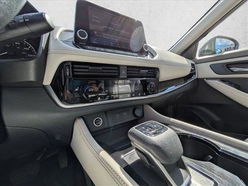 Used 2022 Nissan Rogue SL image 13