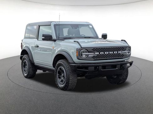 Used 2022 Ford Bronco Badlands image 3