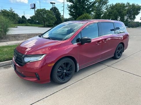 Used 2024 Honda Odyssey Sport image 2