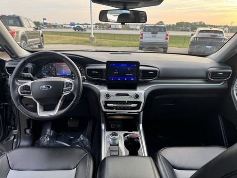 Used 2022 Ford Explorer XLT w/ Equipment Group 202A image 26