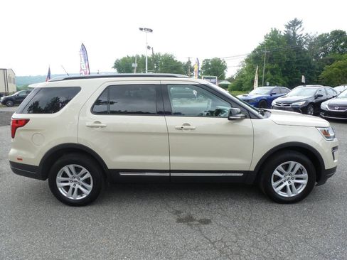 Used 2018 Ford Explorer XLT w/ Equipment Group 202A AWD/4WD image 6