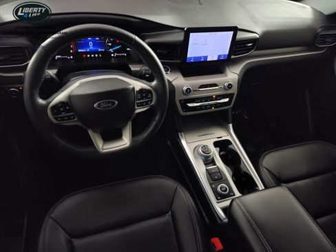 Used 2023 Ford Explorer XLT w/ Equipment Group 202A AWD/4WD image 34