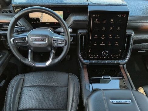Certified 2025 GMC Yukon Denali image 4