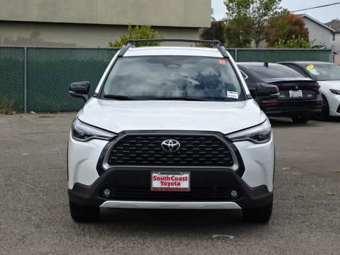 Used 2025 Toyota Corolla Cross XLE FWD image 3