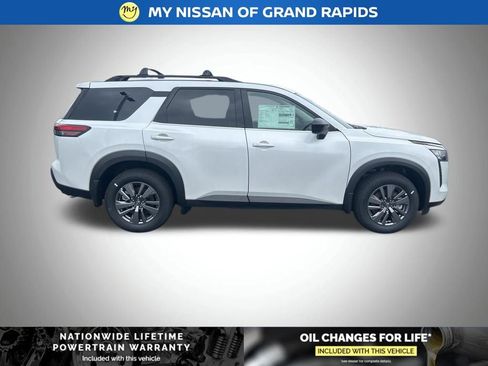 New 2026 Nissan Pathfinder SV image 6