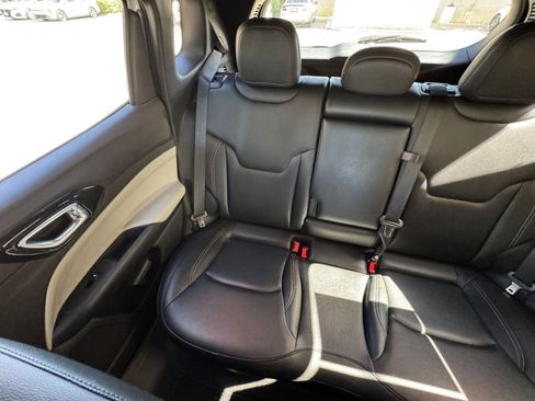 Used 2025 Jeep Compass Limited image 40