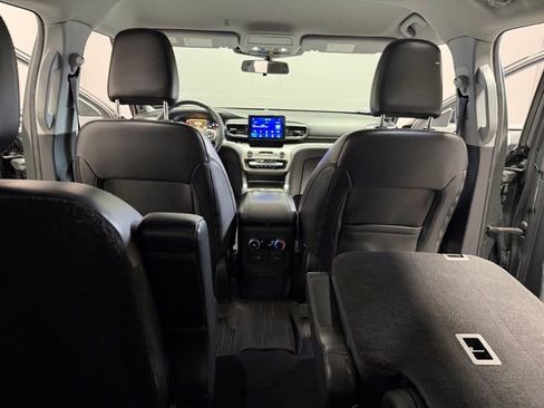 Used 2022 Ford Explorer XLT w/ Equipment Group 202A image 28