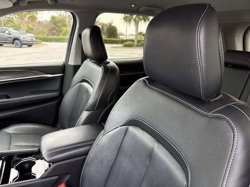 Used 2023 Jeep Grand Cherokee Limited w/ Black Appearance Package image 20