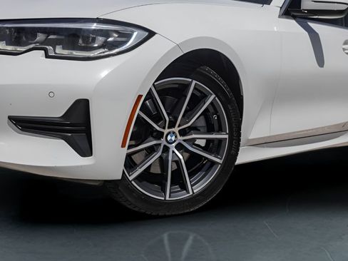 Used 2022 BMW 330i Sedan w/ Premium Package 2 RWD image 4