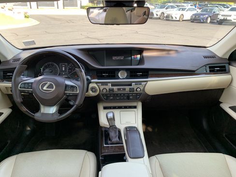 Used 2018 Lexus ES 350 w/ Luxury Package w/Wood Trim FWD image 28