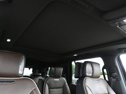 Used 2025 GMC Yukon Denali Ultimate AWD/4WD image 27