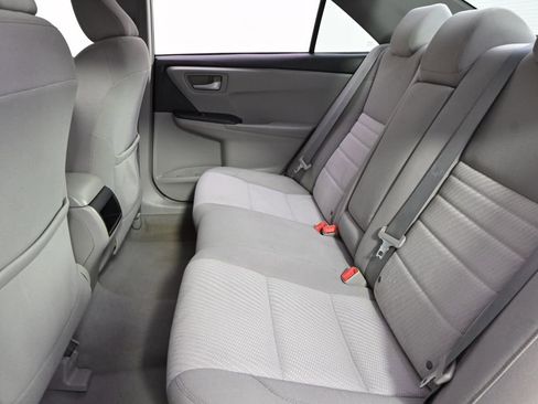 Used 2015 Toyota Camry LE image 21