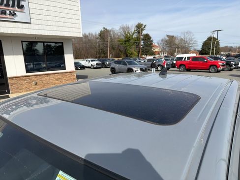 Used 2025 Nissan Frontier PRO-4X w/ Pro Premium Package image 12