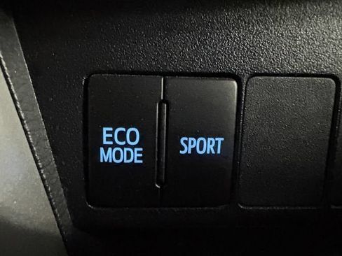 Used 2017 Toyota RAV4 XLE w/ Carpet Mat Package AWD/4WD image 12