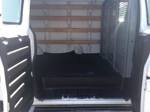 Used 2014 GMC Savana 2500 RWD image 33