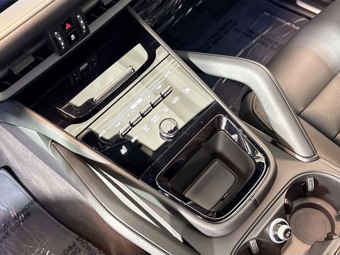 Used 2025 Porsche Cayenne image 18
