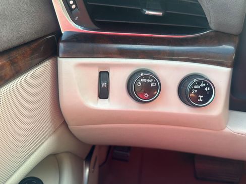 Used 2015 Cadillac Escalade Luxury AWD/4WD image 22