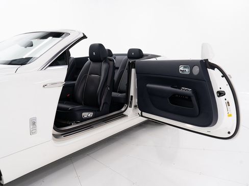 Certified 2018 Rolls-Royce Dawn image 17