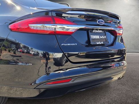 Used 2018 Ford Fusion SE w/ Equipment Group 201A FWD image 6