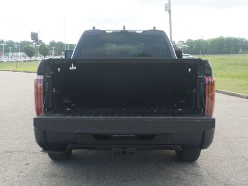 Used 2025 Toyota Tundra Platinum AWD/4WD image 18