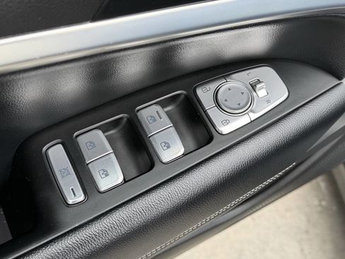 Used 2023 Genesis G70 2.0T image 15